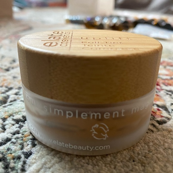 Nontoxic Elate Cosmetics Creme Foundation - Picture 2 of 3